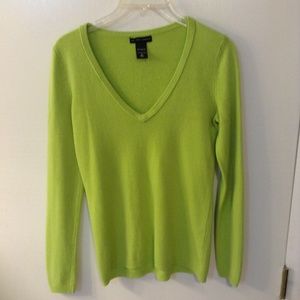 NEW YORK & COMPANY LT.GREEN V NECK SWEATER